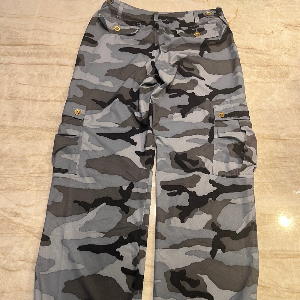 NIKE FIT cargo pant in black/grey camo. Size 4-6 small